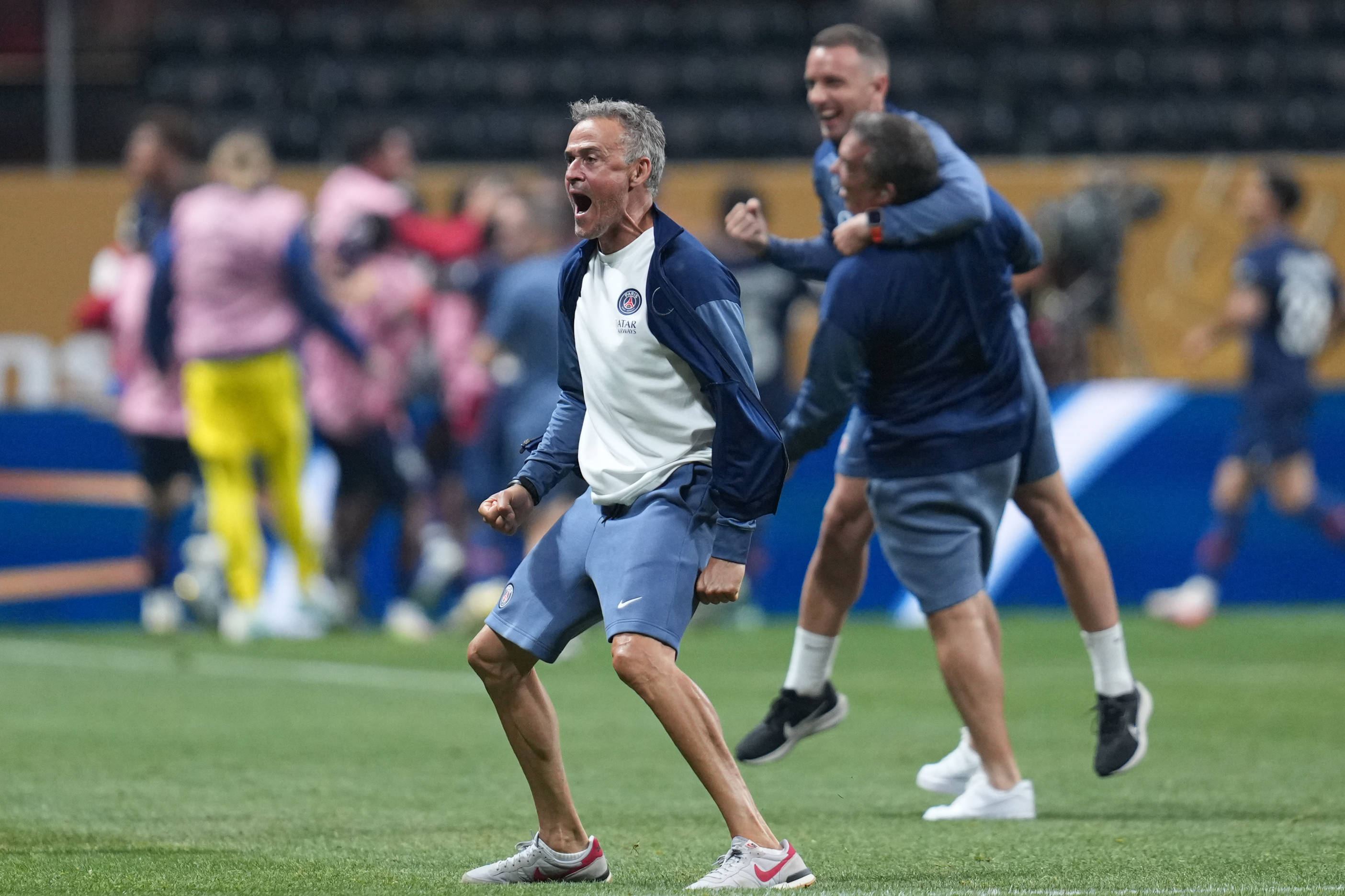 包含巴黎圣日耳曼遭逆转，晋级梦碎的词条