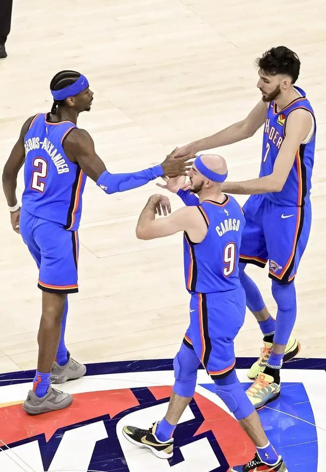 疯狂得分大战，观众目不转睛