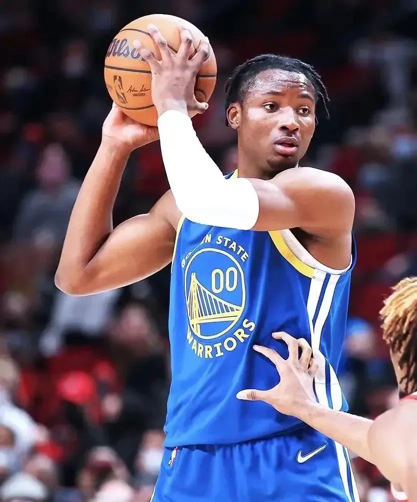 老鹰遭遇困境,球队拼尽全力寻找突破 老鹰遭遇困境,球队拼尽全力寻找突破