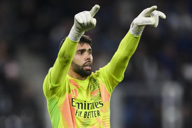 门将连续扑救，助球队零封对手