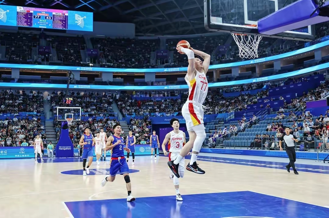 篮球比赛中球队展现顶尖水平,赢得称赞 篮球比赛中球队展现顶尖水平,赢得称赞