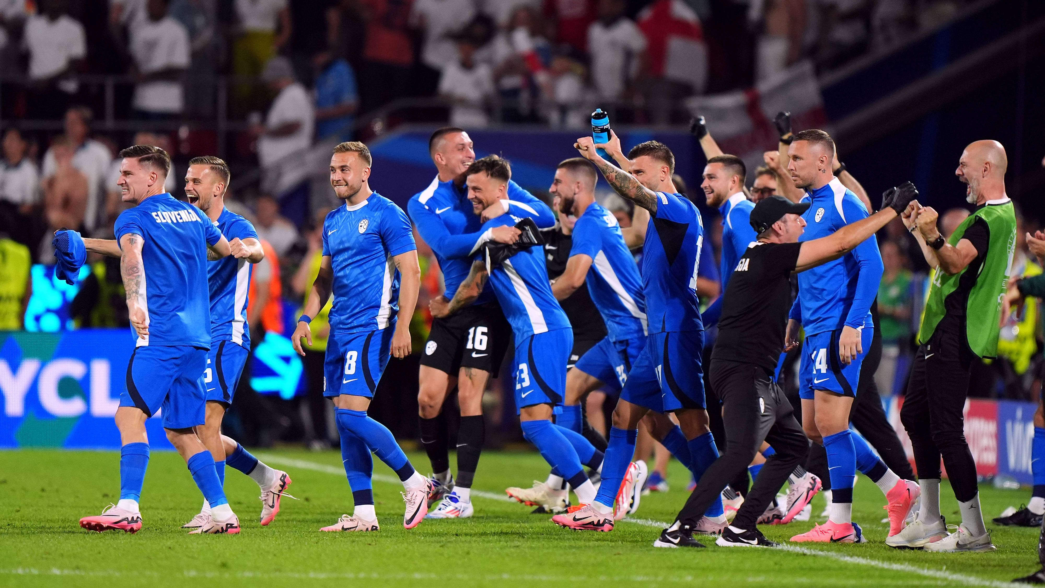 包含欧洲强队争夺欧洲杯冠军,比赛激烈依旧的词条 包含欧洲强队争夺欧洲杯冠军,比赛激烈依旧的词条