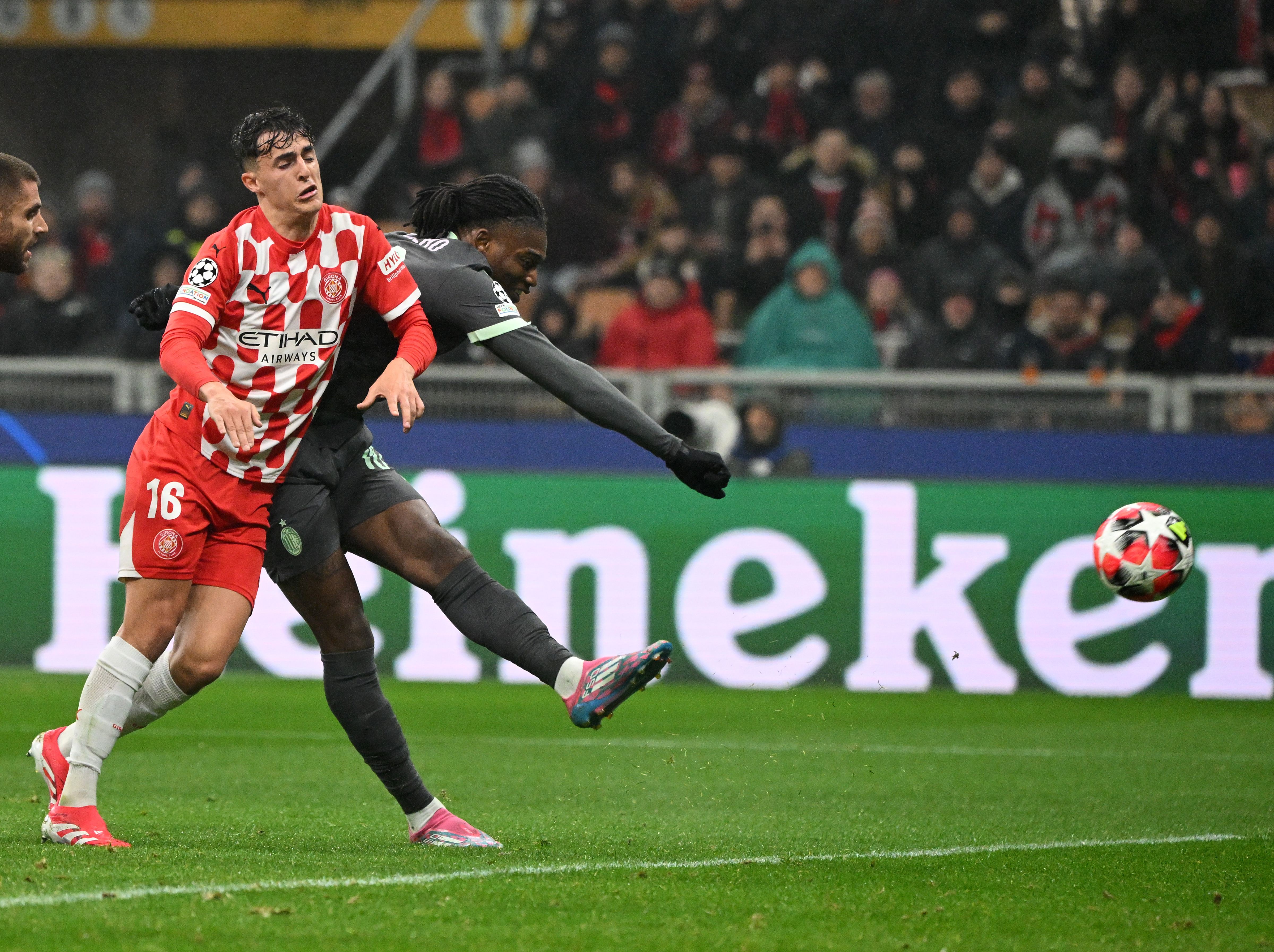 AC米兰客场战平，欧战资格竞争激烈