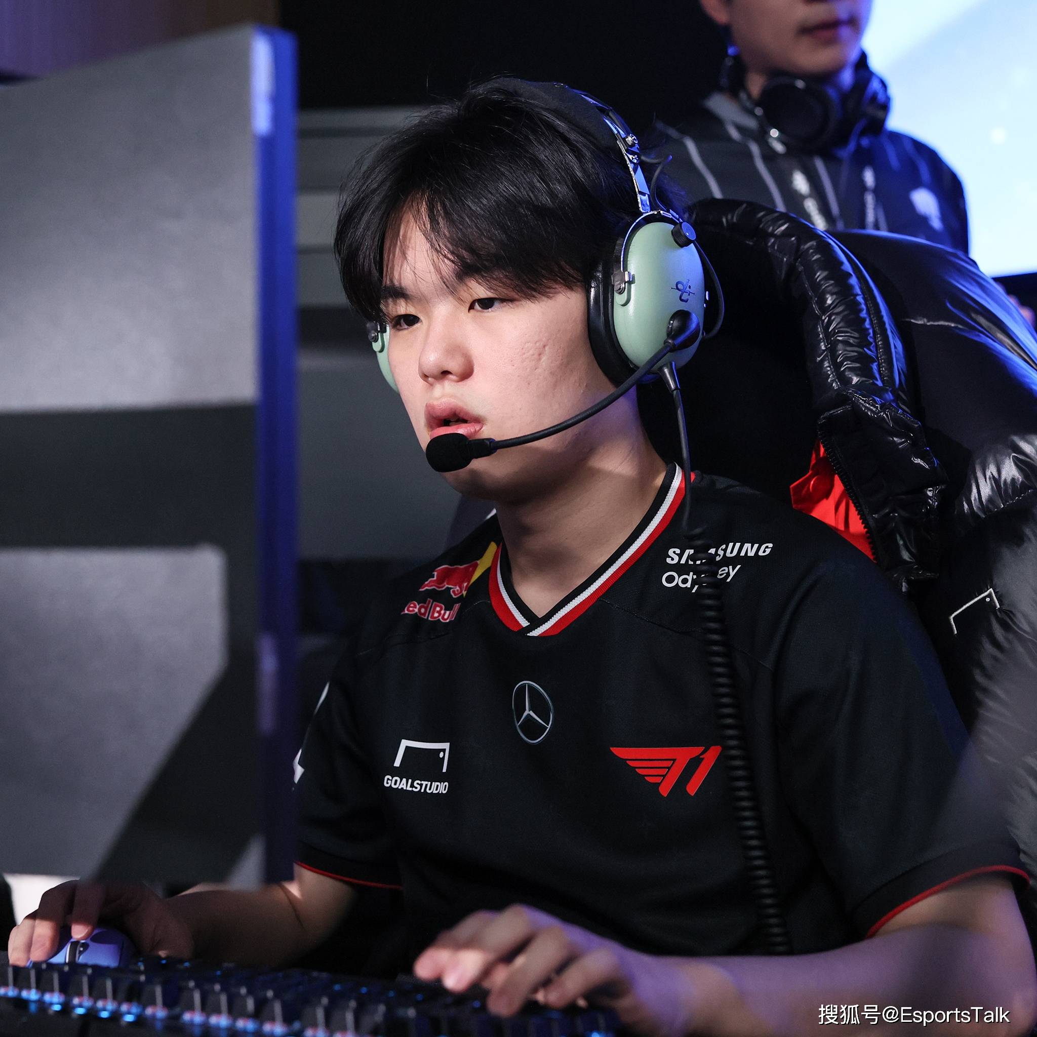 DK绝杀FPX,Uzi打出惊人五杀焦点之战2025世界赛,留下经典瞬间 DK绝杀FPX,Uzi打出惊人五杀焦点之战2025世界赛,留下经典瞬间