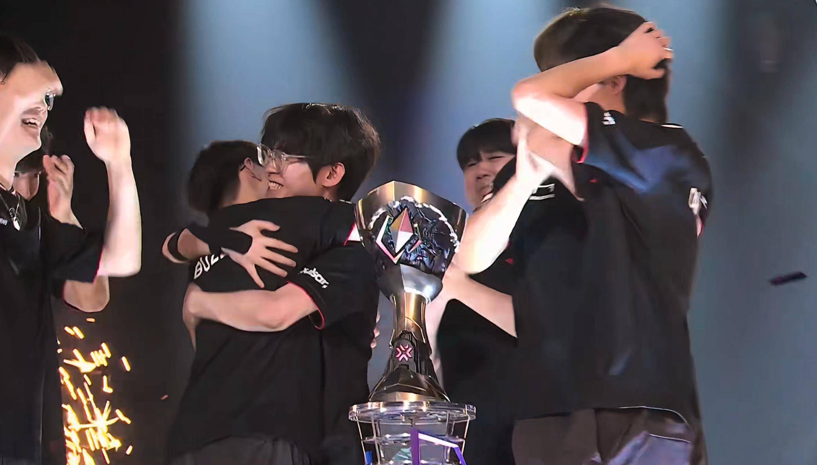 DFM力克GEN,Clid极限生还后反打焦点之战半决赛,留下经典瞬间 DFM力克GEN,Clid极限生还后反打焦点之战半决赛,留下经典瞬间