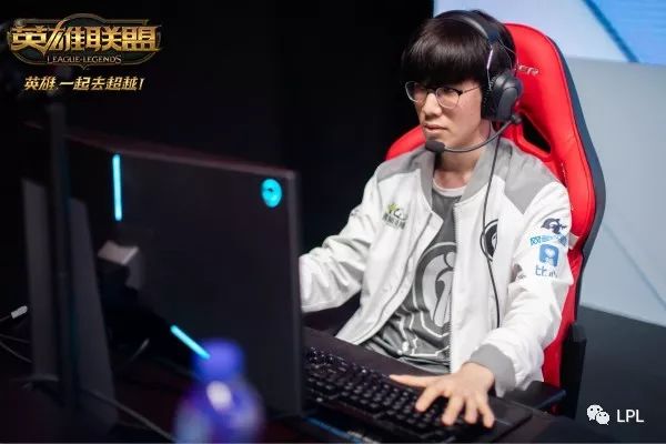 PSG碾压EDG,Caps操刀奇招英雄翻盘强强对话半决赛,锁定晋级资格 PSG碾压EDG,Caps操刀奇招英雄翻盘强强对话半决赛,锁定晋级资格
