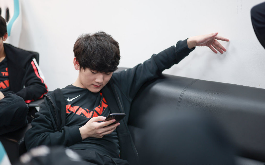 CLG鏖战DRX,369极限生还后反打焦点之战小组赛,让粉丝疯狂欢呼的简单介绍 CLG鏖战DRX,369极限生还后反打焦点之战小组赛,让粉丝疯狂欢呼的简单介绍