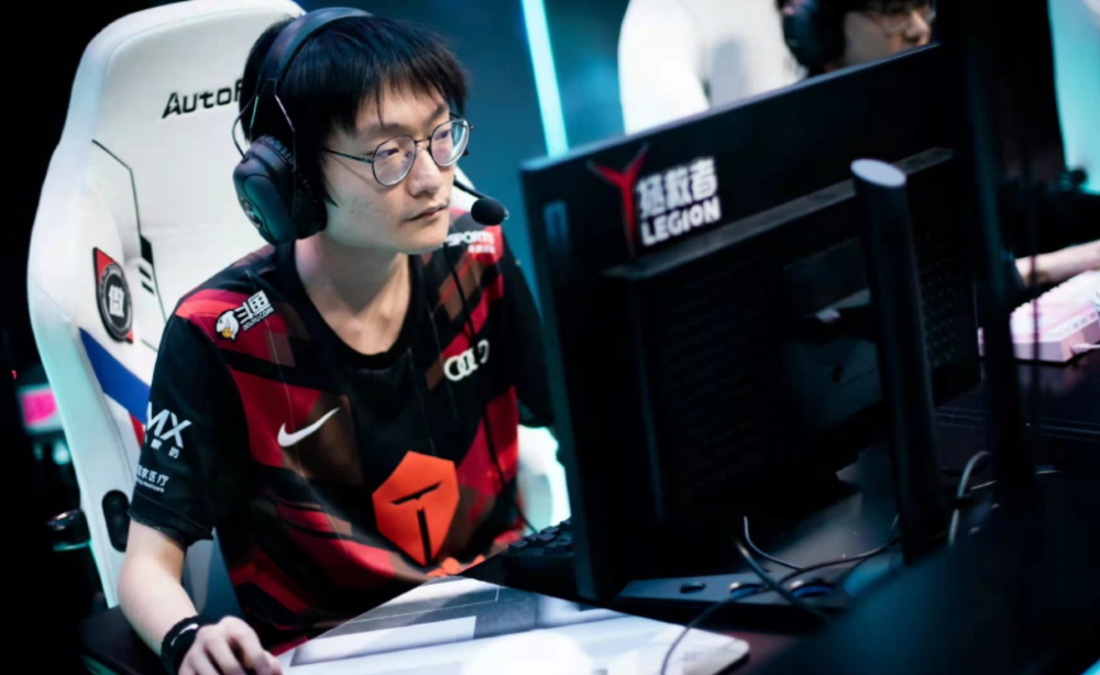 C9险胜DFM,JackeyLove完成史诗逆转激烈交锋八强赛,留下经典瞬间 C9险胜DFM,JackeyLove完成史诗逆转激烈交锋八强赛,留下经典瞬间