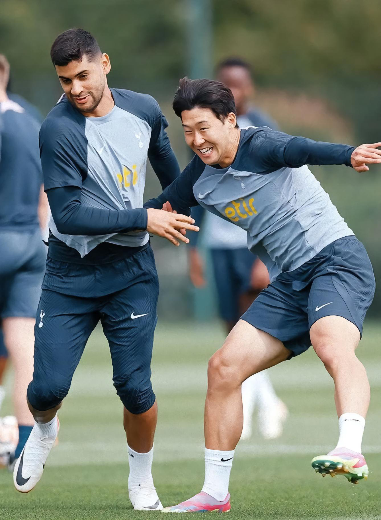 亚洲踢球者在国际比赛中耀眼发光 亚洲踢球者在国际比赛中耀眼发光