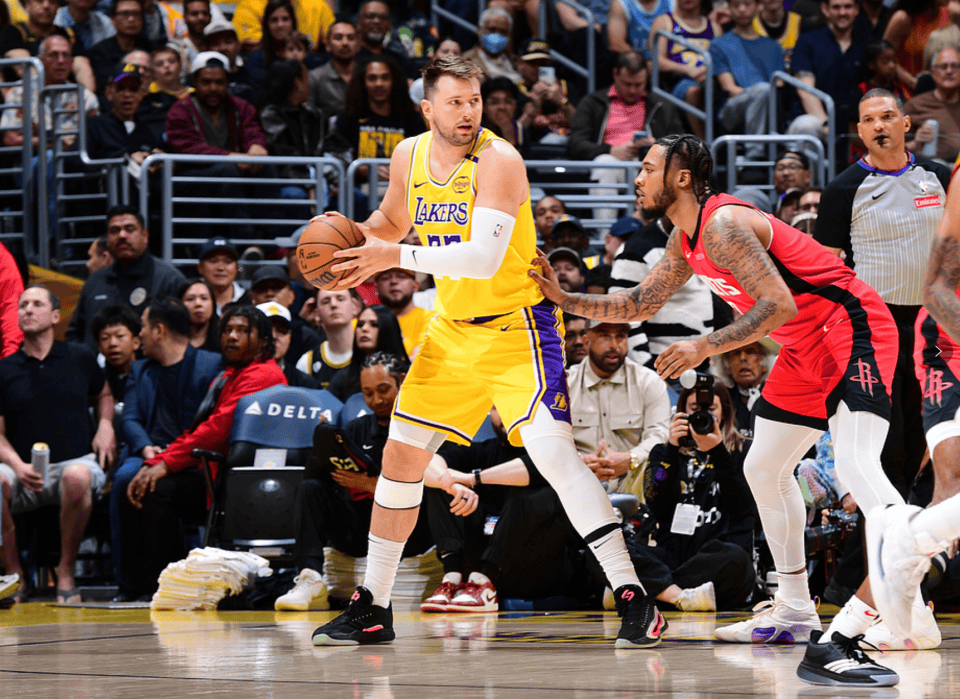 湖人大胜火箭,成功扳平系列赛 湖人大胜火箭,成功扳平系列赛