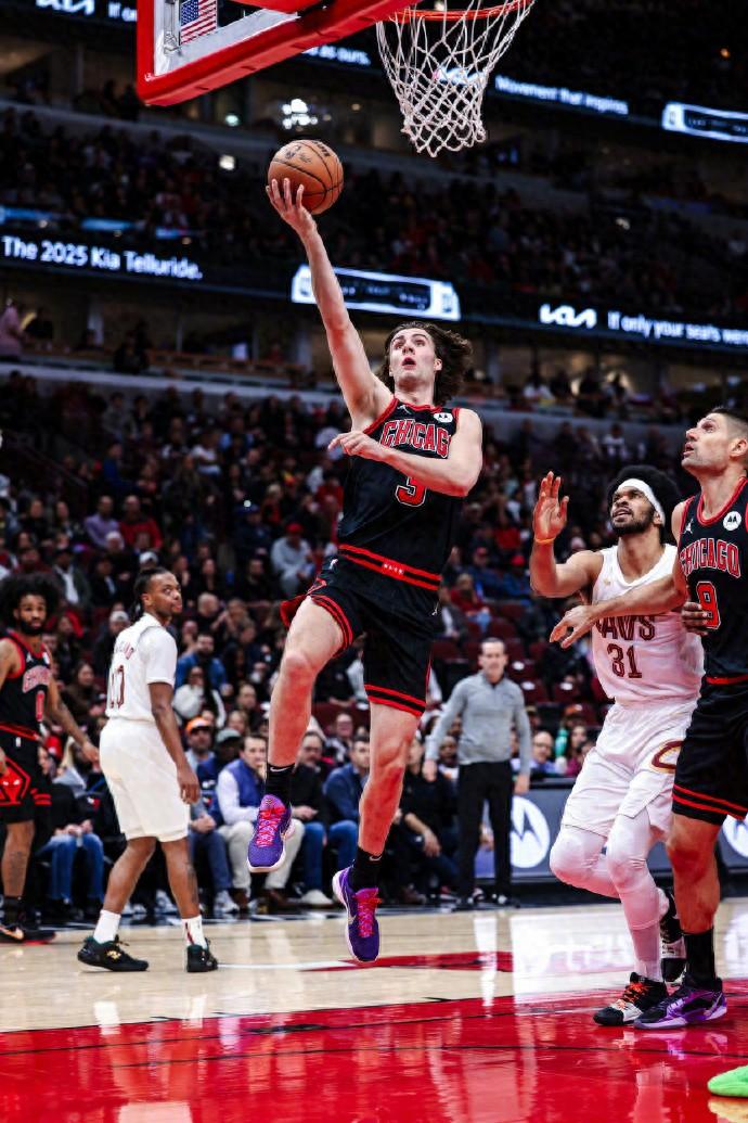 公牛战胜骑士,拉文31分高效 公牛战胜骑士,拉文31分高效