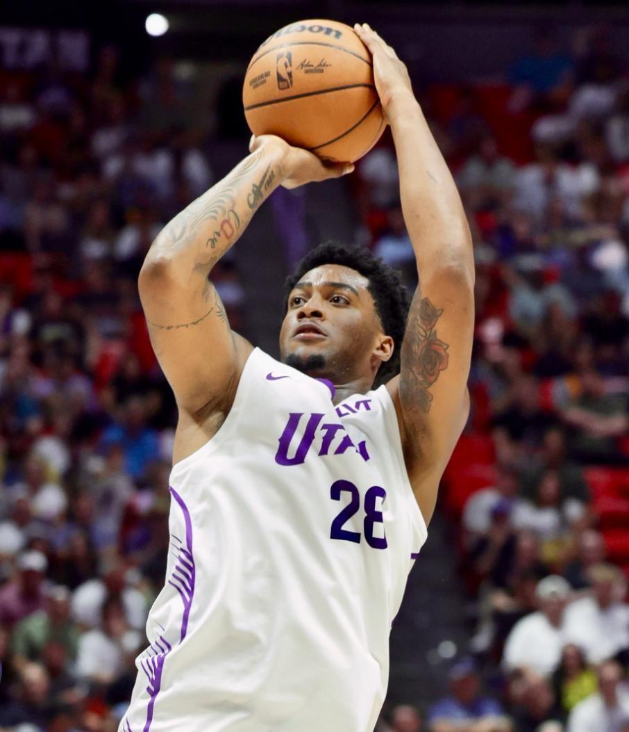 爵士队冲击总冠军,球员士气高涨备战 爵士队冲击总冠军,球员士气高涨备战