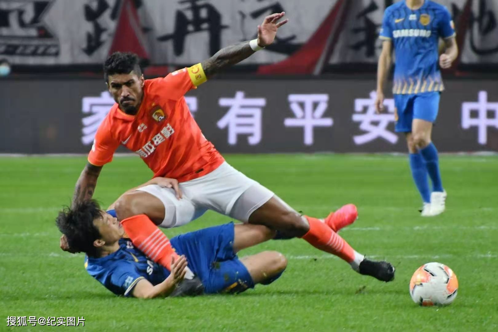 苏宁引援红火,球队雄心勃勃向冠军发起冲击 苏宁引援红火,球队雄心勃勃向冠军发起冲击