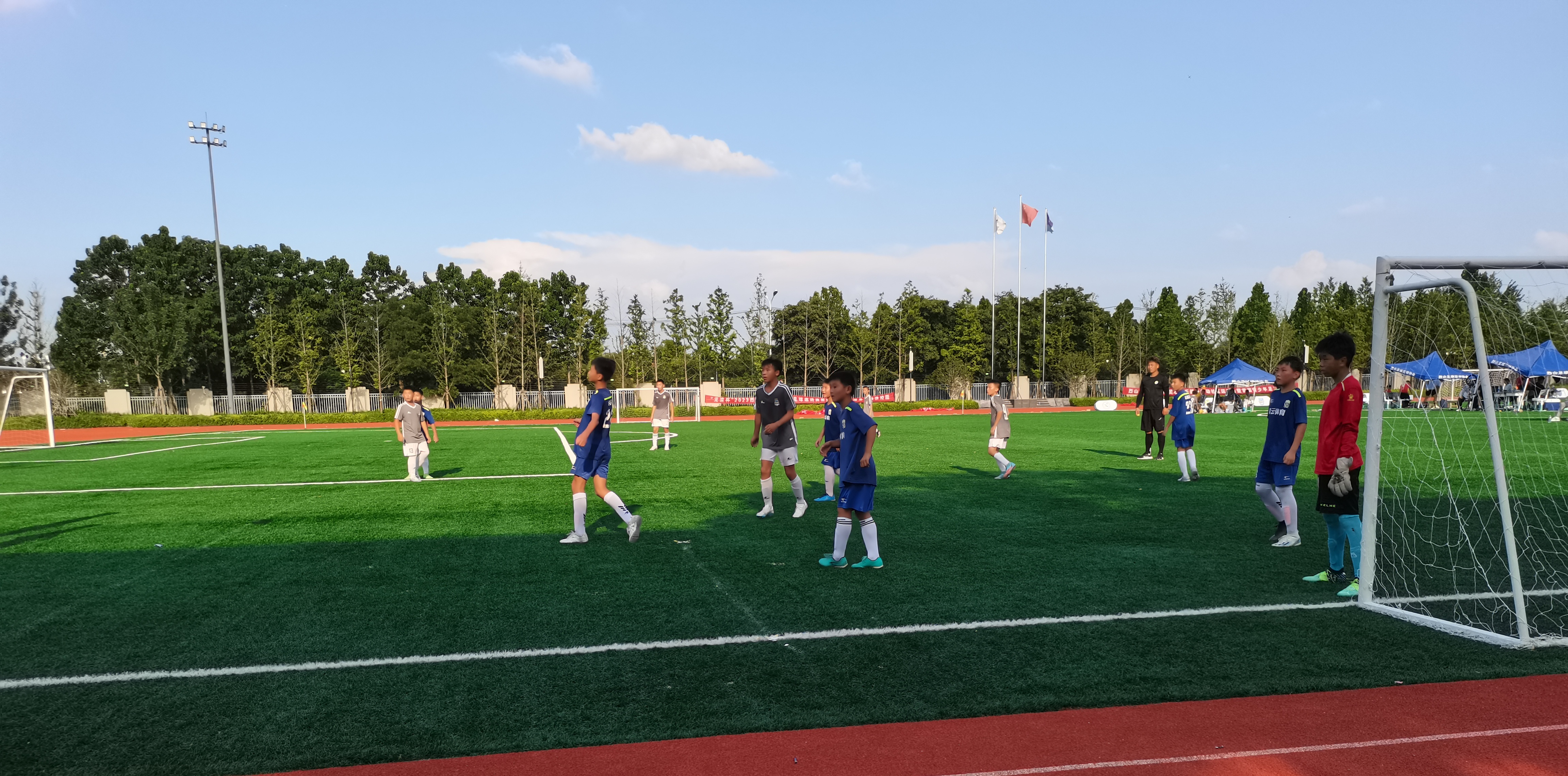 球场风云:异国球员燃情比赛,勇夺桂冠! 球场风云:异国球员燃情比赛,勇夺桂冠!