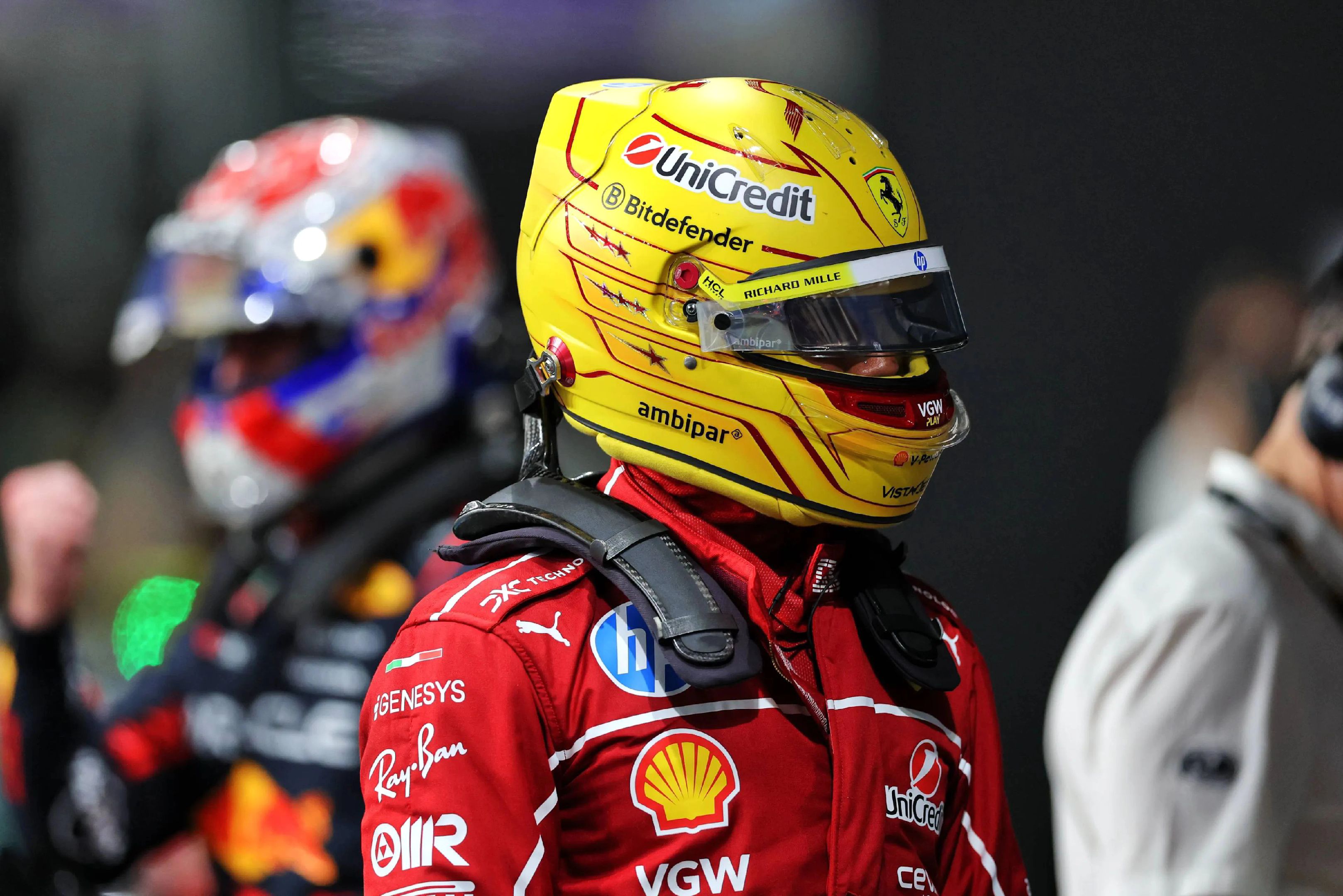 法拉利鏖战红牛二队，汉密尔顿点燃赛场的简单介绍