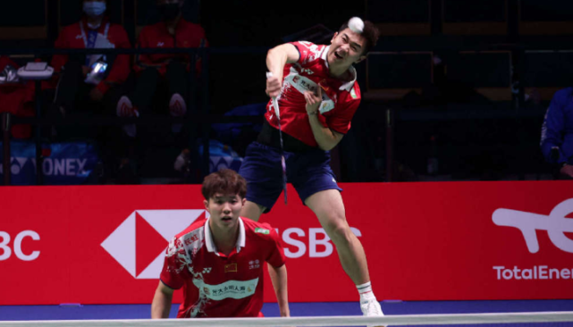 包含泰国队碾压中国队，石宇奇统治全场的词条