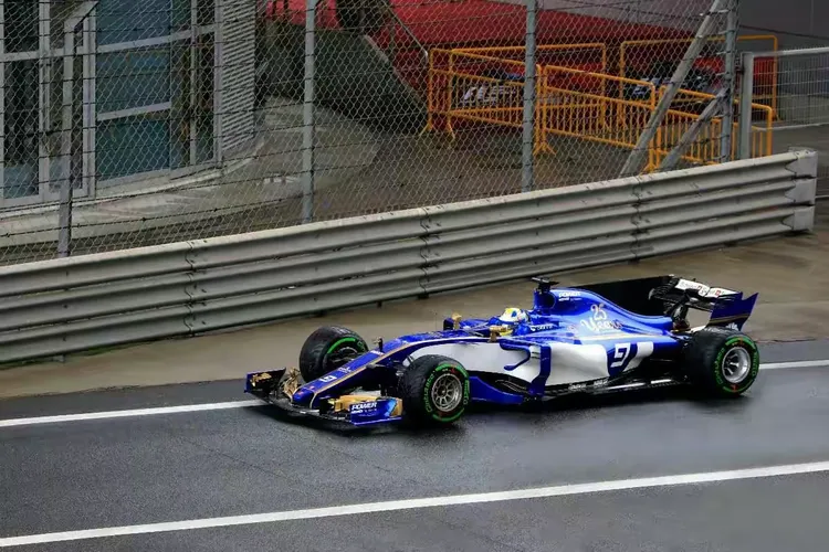 包含索伯车队碾压红牛车队,阿隆索扛起全队的词条 包含索伯车队碾压红牛车队,阿隆索扛起全队的词条