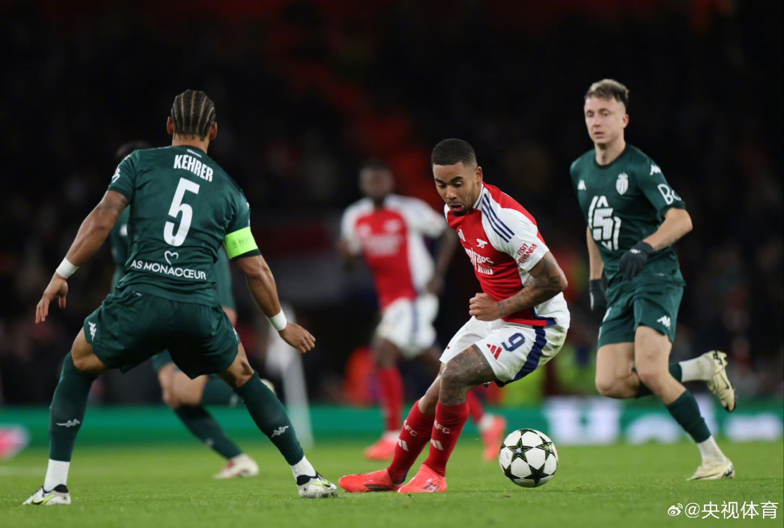 荷兰鏖战阿森纳,罗本关键制胜 荷兰鏖战阿森纳,罗本关键制胜