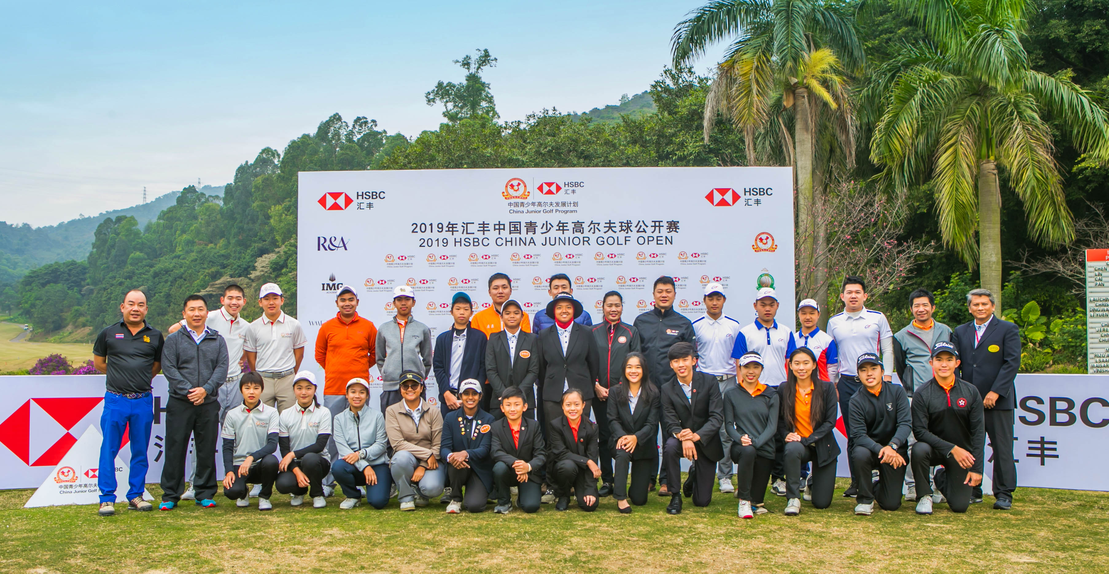 包含泰国队碾压日本队，黄鸭组合带队取胜的词条